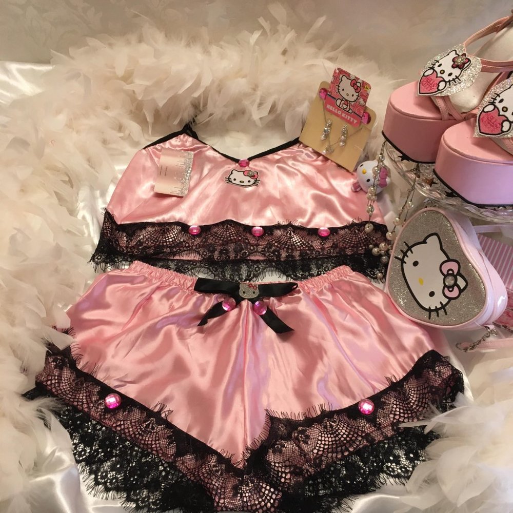 ADORABLE cotton candy pink satin hello kitty lingere and jewlery set! - Picture 10 of 17